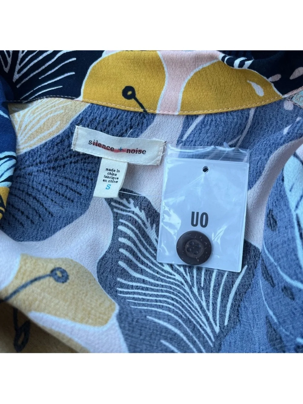 Urban Outfitters Silence and Noise Tropical Print Button Down Dress S - Picture 4 of 9